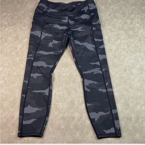 Athleta Camo Contender 7/8 black & gray leggings size L